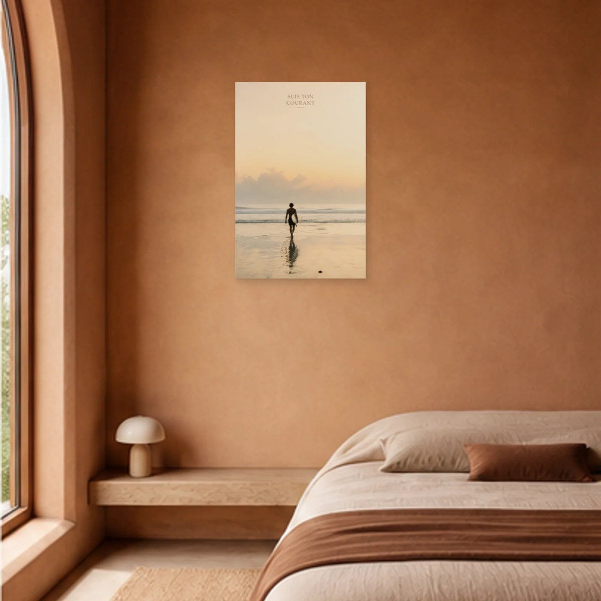 Affiche photo Surfeur à l’aube - Suis ton courant dans une chambre - Art Virtuoso