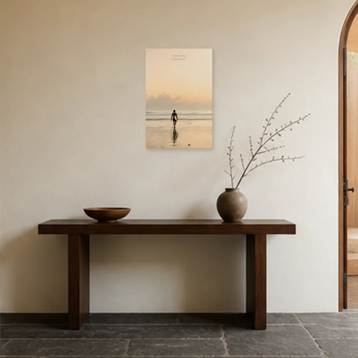Affiche photo Surfeur à l’aube - Suis ton courant dans une entrée ou un couloir - Art Virtuoso