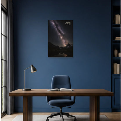 Affiche photo Voie lactée sur les sommets - Regarde plus loin dans un bureau - Art Virtuoso