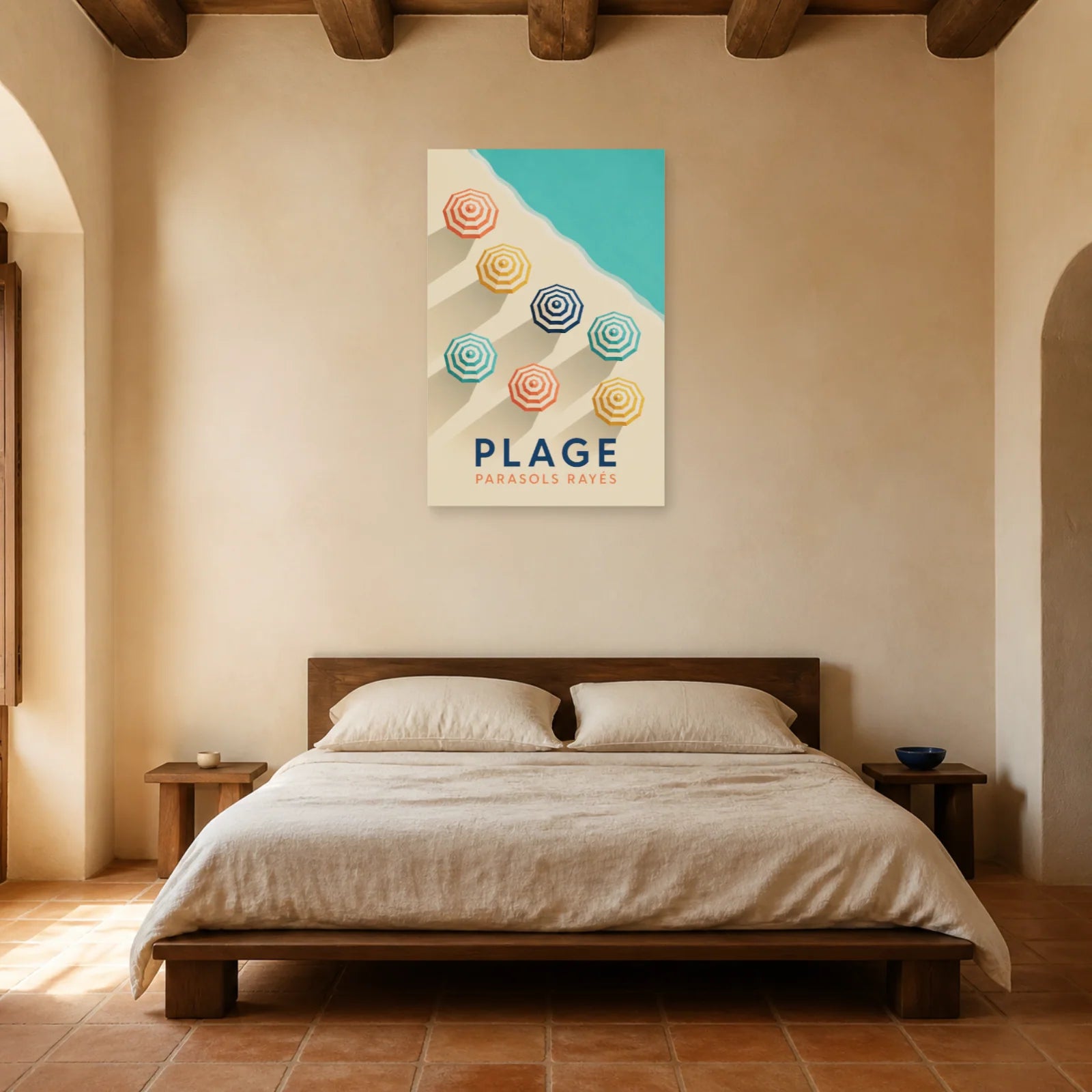 Affiche Plage – Parasols Rayés dans une chambre - Art Virtuoso