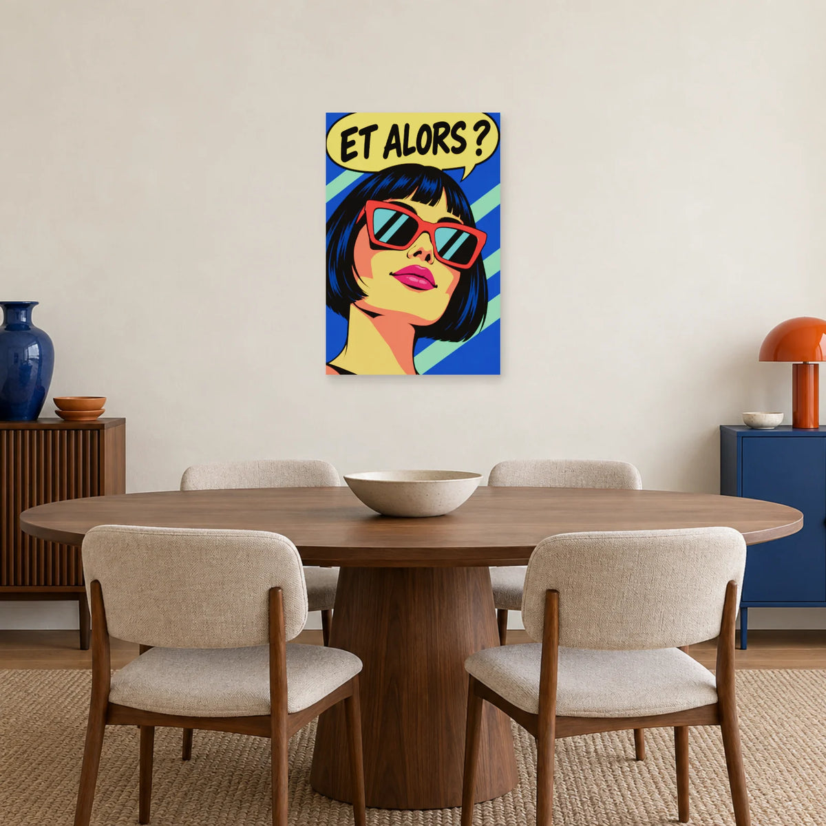 Affiche Pop art Femme à lunettes et alors dans une salle à manger - Art Virtuoso