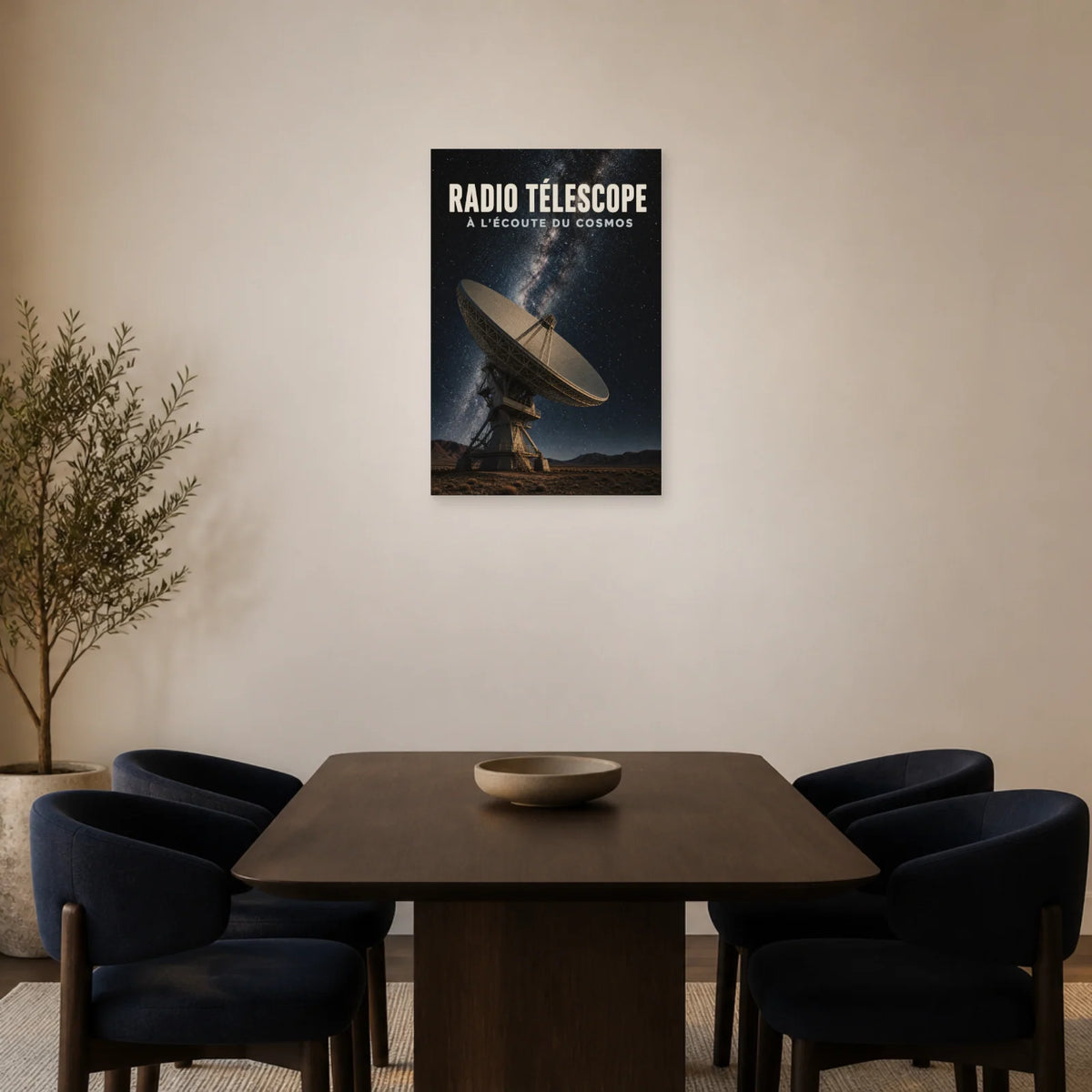 Affiche Radiotélescope – À l’Écoute du Cosmos dans une salle à manger - Art Virtuoso