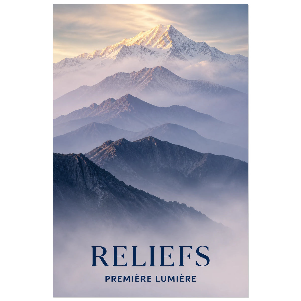 Affiche Reliefs – Première Lumière, photographie de paysage atmosphérique verticale, format 40 × 60 cm