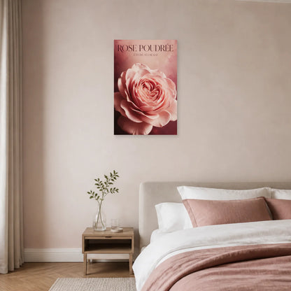 Affiche Rose Poudrée – Étude Florale dans une chambre - Art Virtuoso