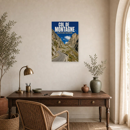 Affiche Col de Montagne – Route des Hauteurs dans un bureau - Art Virtuoso