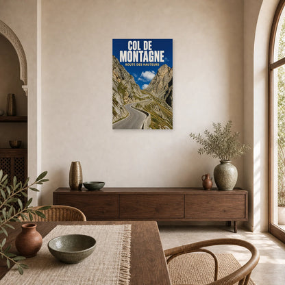 Affiche Col de Montagne – Route des Hauteurs dans une salle à manger - Art Virtuoso