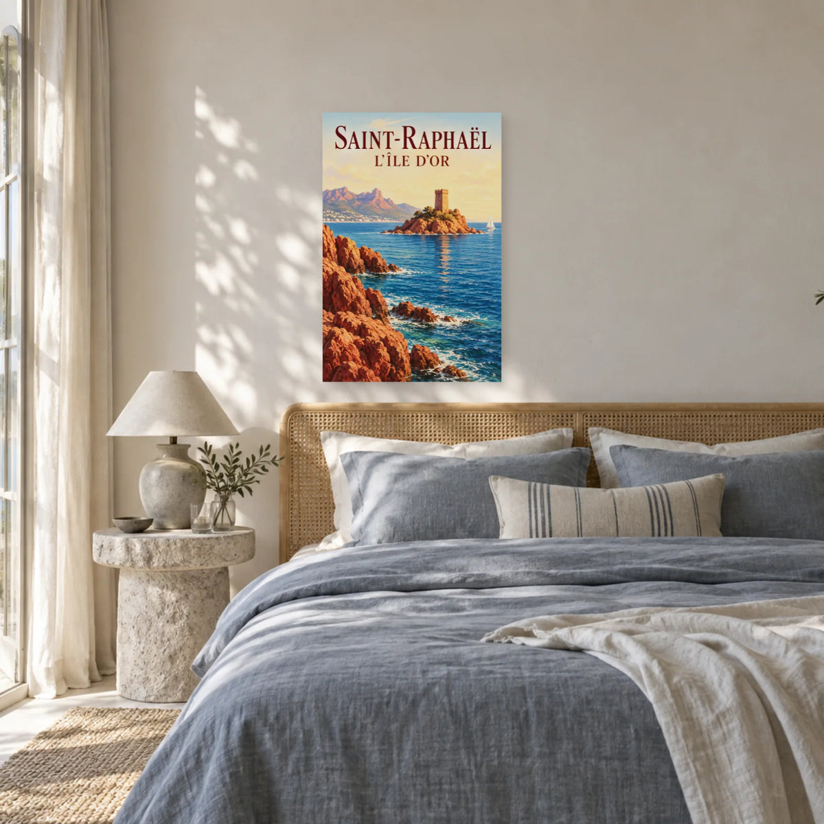 Affiche Saint-Raphaël - L'Île d'Or dans une chambre - Art Virtuoso