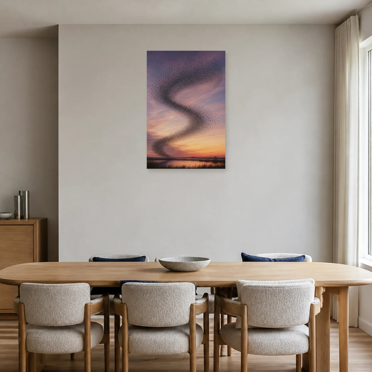 Affiche Murmuration d’étourneaux au crépuscule dans une salle à manger - Art Virtuoso
