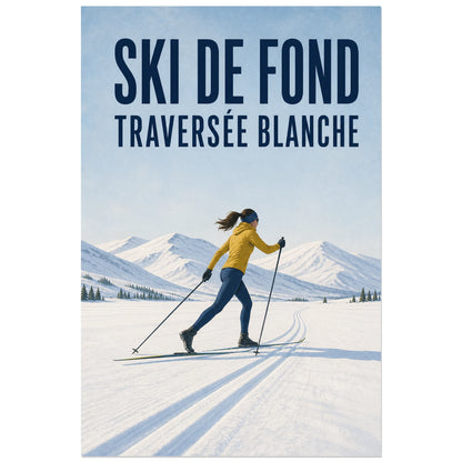Affiche Ski de fond – Traversée blanche, illustration sportive réaliste et éditoriale verticale, format 30 × 45 cm