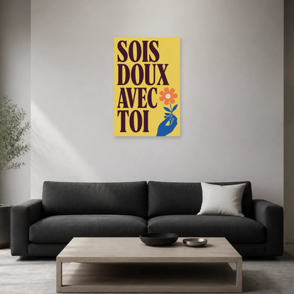 Affiche Sois doux avec toi – Fleur solaire dans un salon - Art Virtuoso