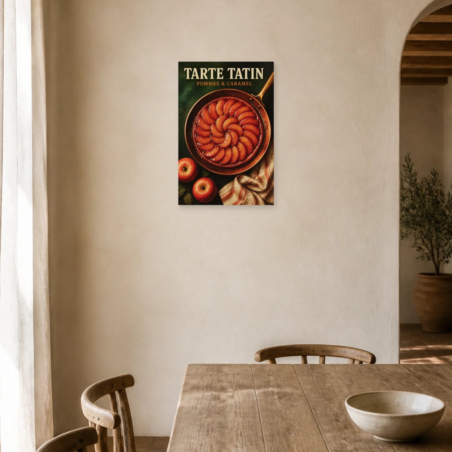 Affiche Tarte Tatin – Pommes & Caramel dans une salle à manger - Art Virtuoso