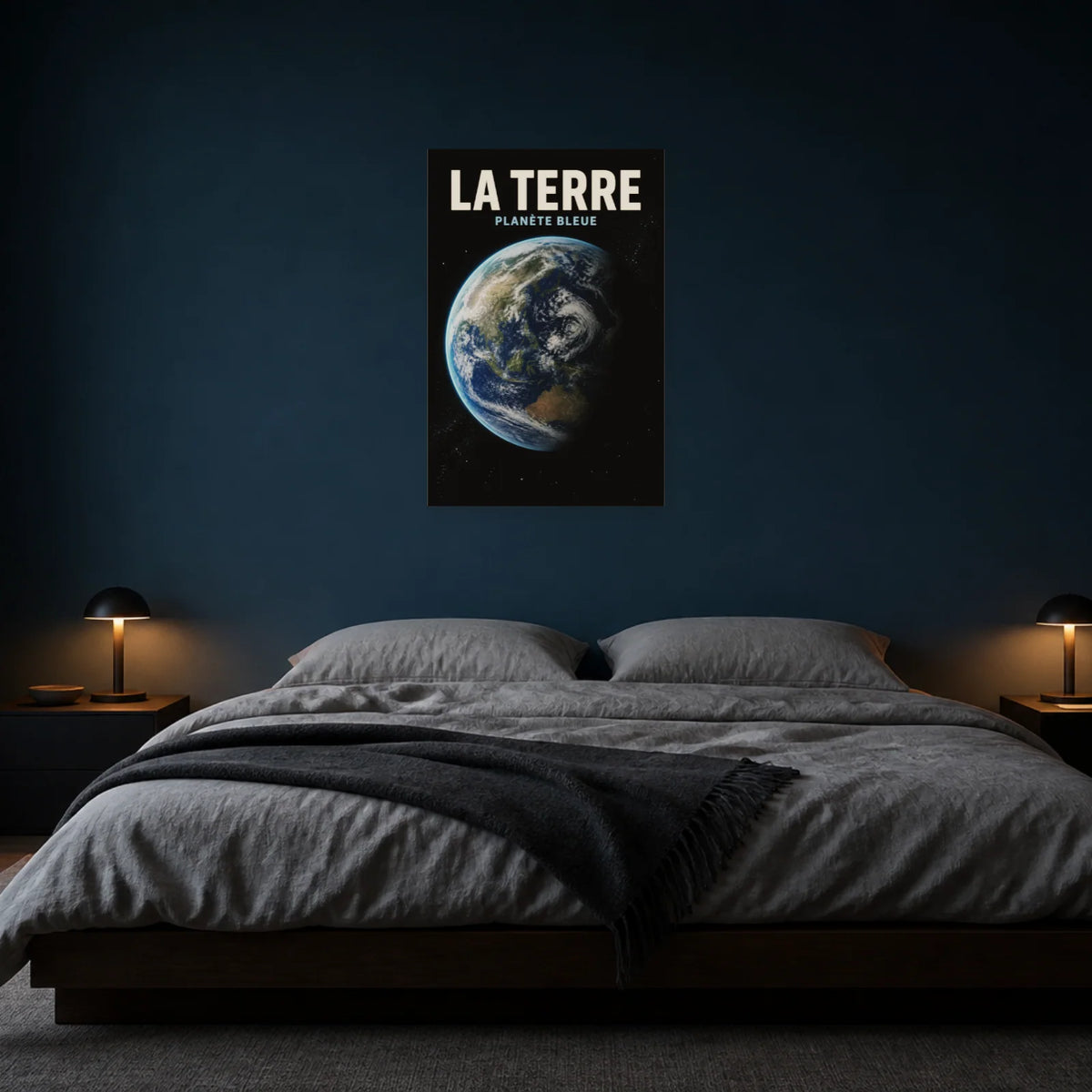 Affiche La Terre – Planète Bleue dans une chambre - Art Virtuoso