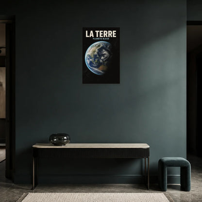 Affiche La Terre – Planète Bleue dans une entrée ou un couloir - Art Virtuoso