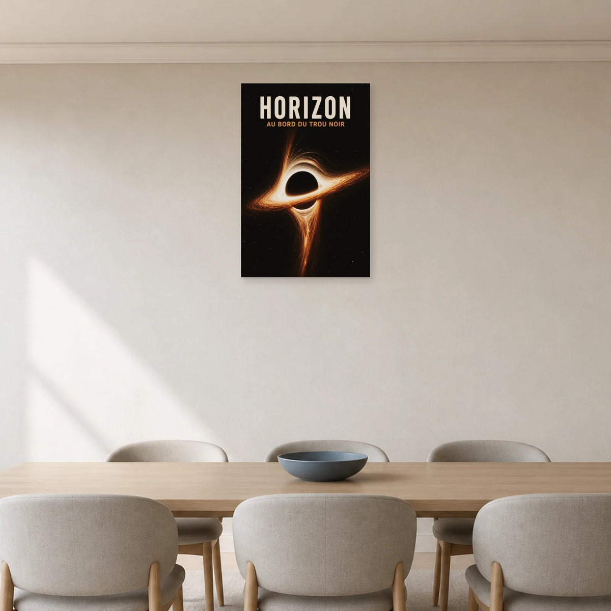 Affiche Horizon – Au Bord du Trou Noir dans une salle à manger - Art Virtuoso