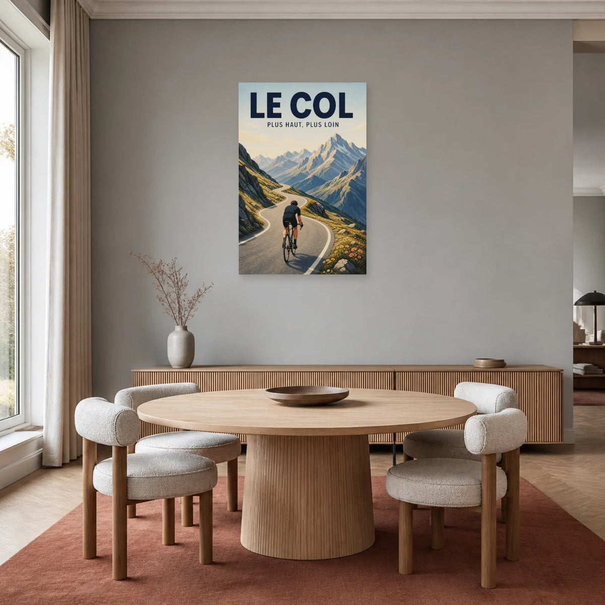 Affiche Cyclisme montagne – Le col dans une salle à manger - Art Virtuoso