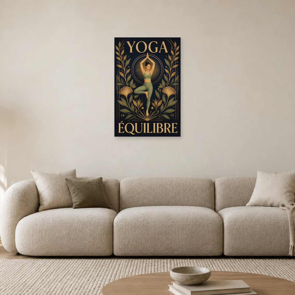 Affiche Yoga – Équilibre en posture de l’arbre dans un salon - Art Virtuoso