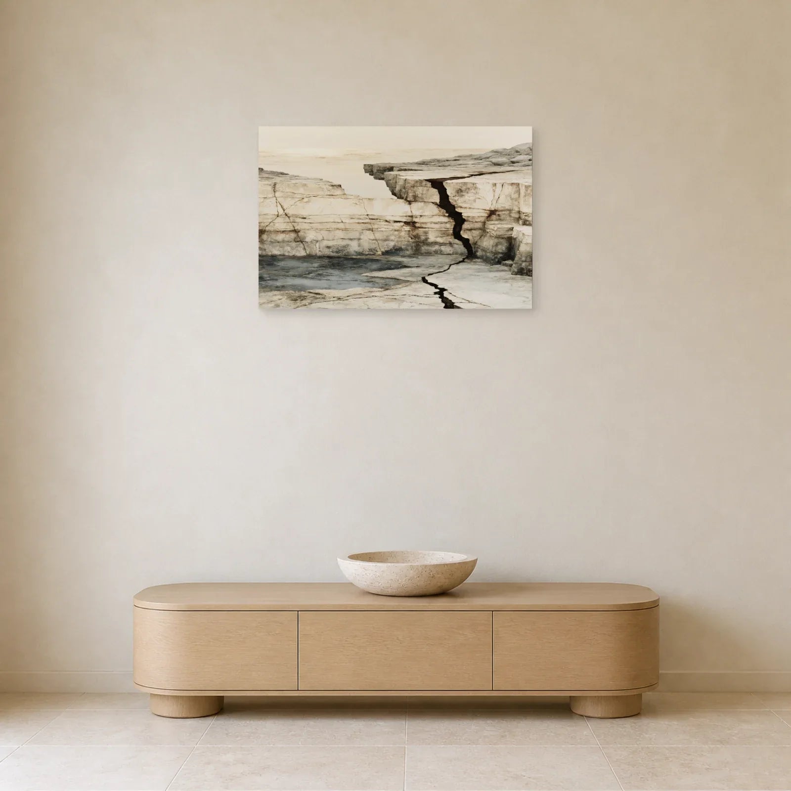 Tableau paysage minéral beige mis en scène dans une entrée
