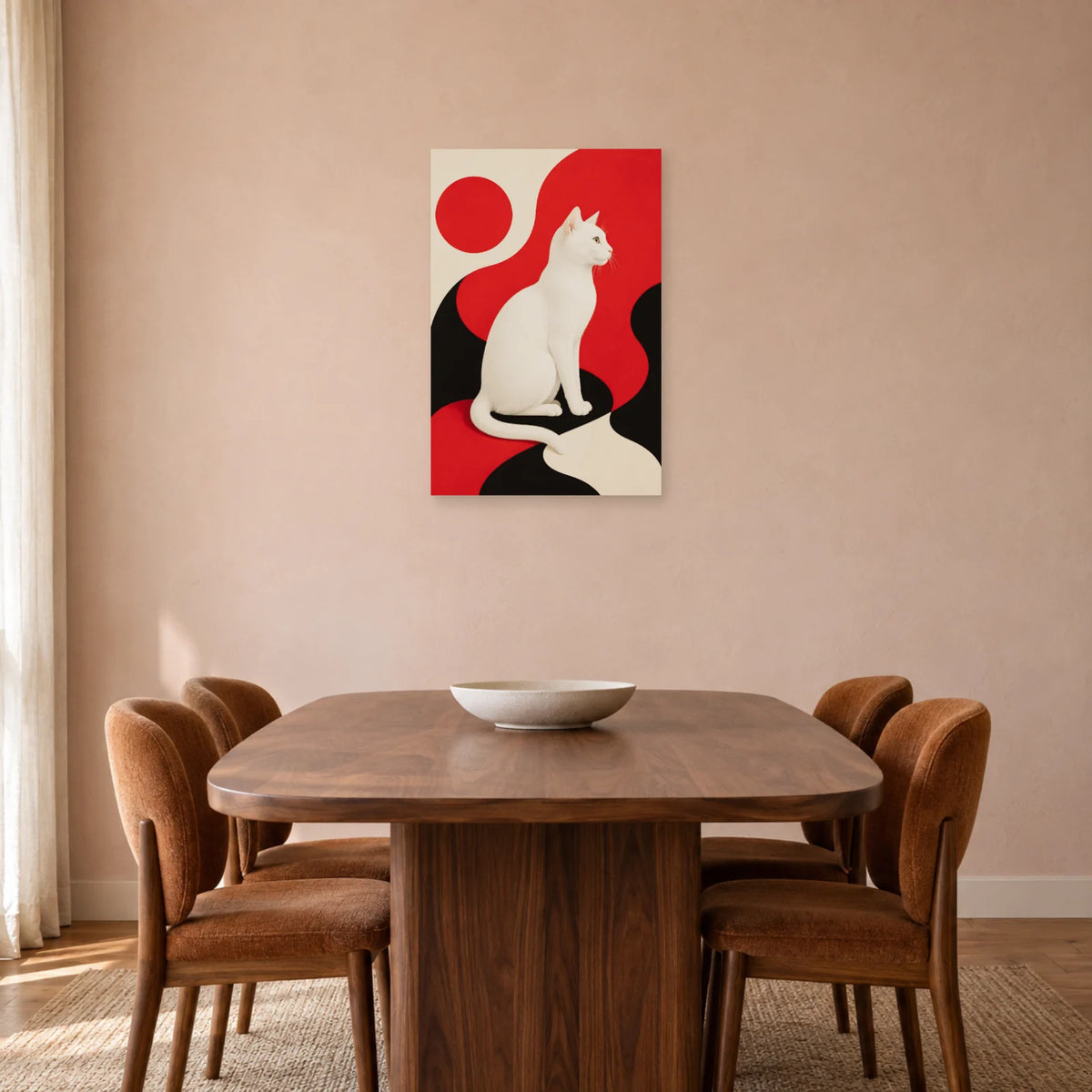 Affiche Chat blanc – Équilibre rouge dans une salle à manger - Art Virtuoso
