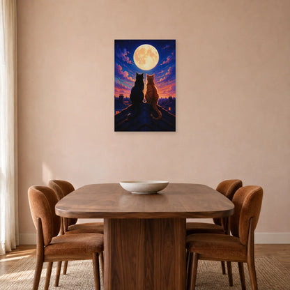 Affiche Deux chats sous la lune – Toits nocturnes dans une salle à manger - Art Virtuoso