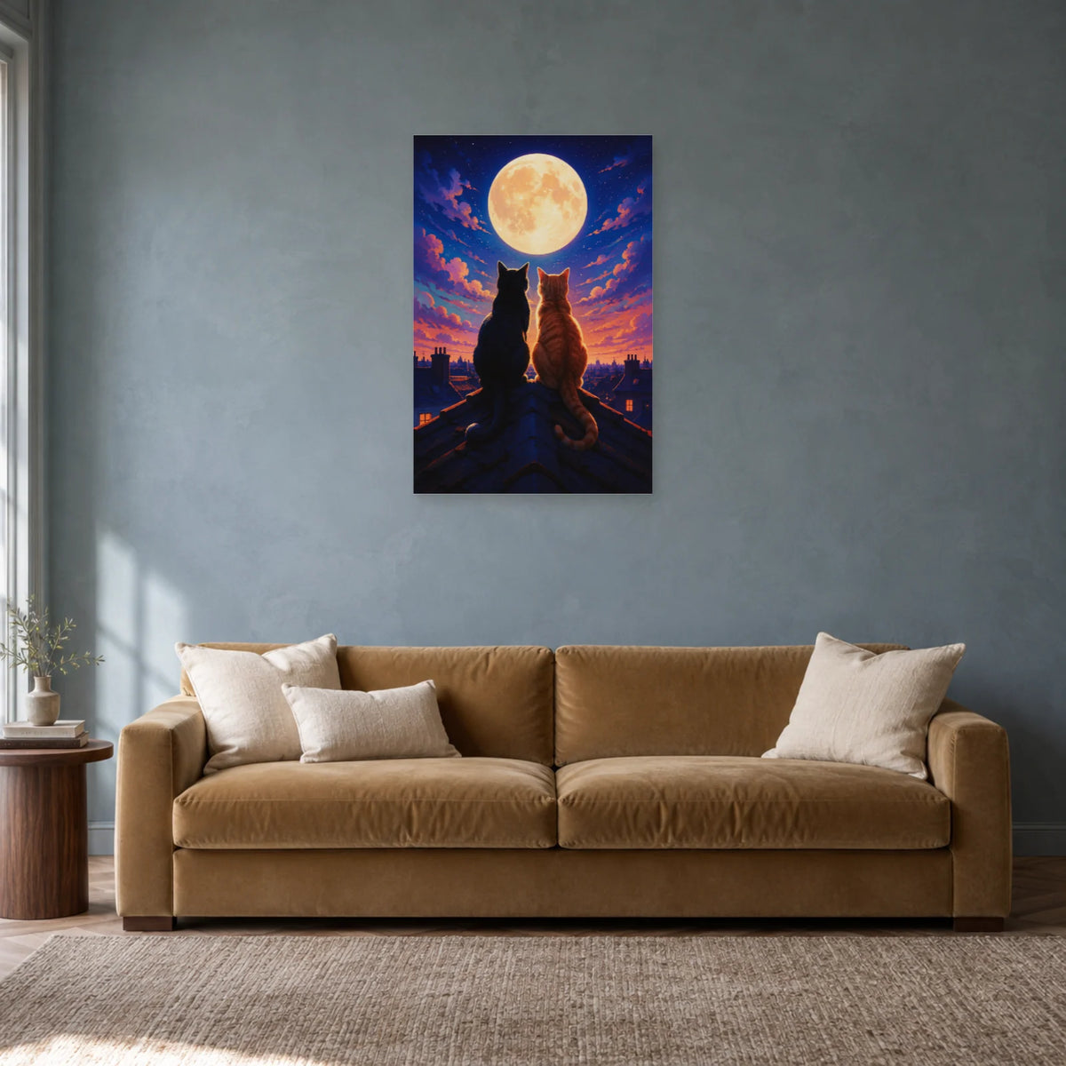 Affiche Deux chats sous la lune – Toits nocturnes dans un salon - Art Virtuoso