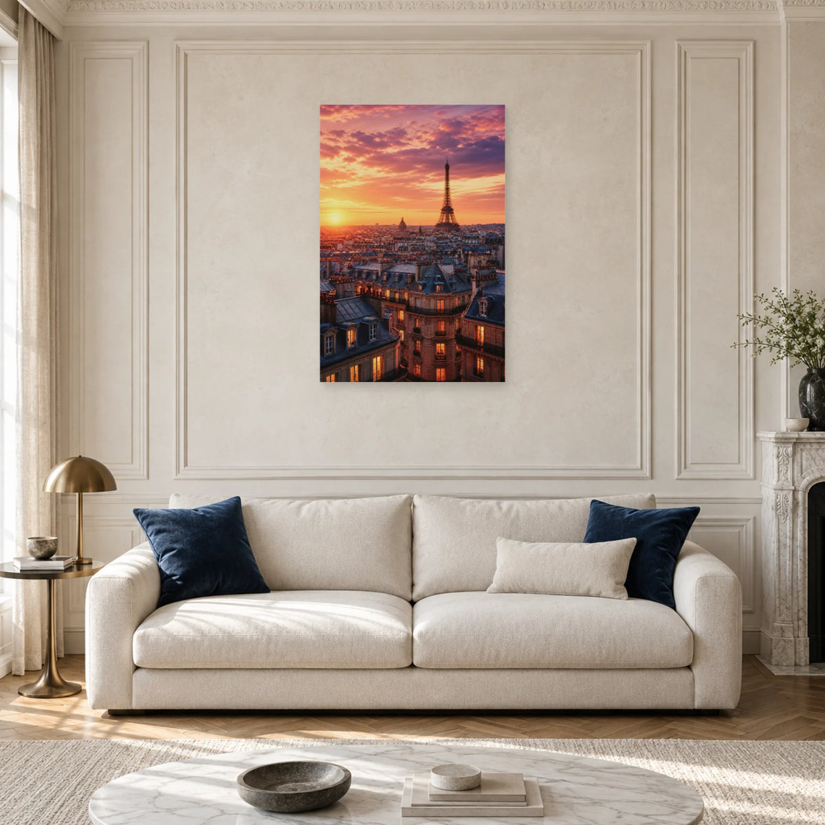 Affiche Toits de Paris - Eiffel au couchant dans un salon - Art Virtuoso