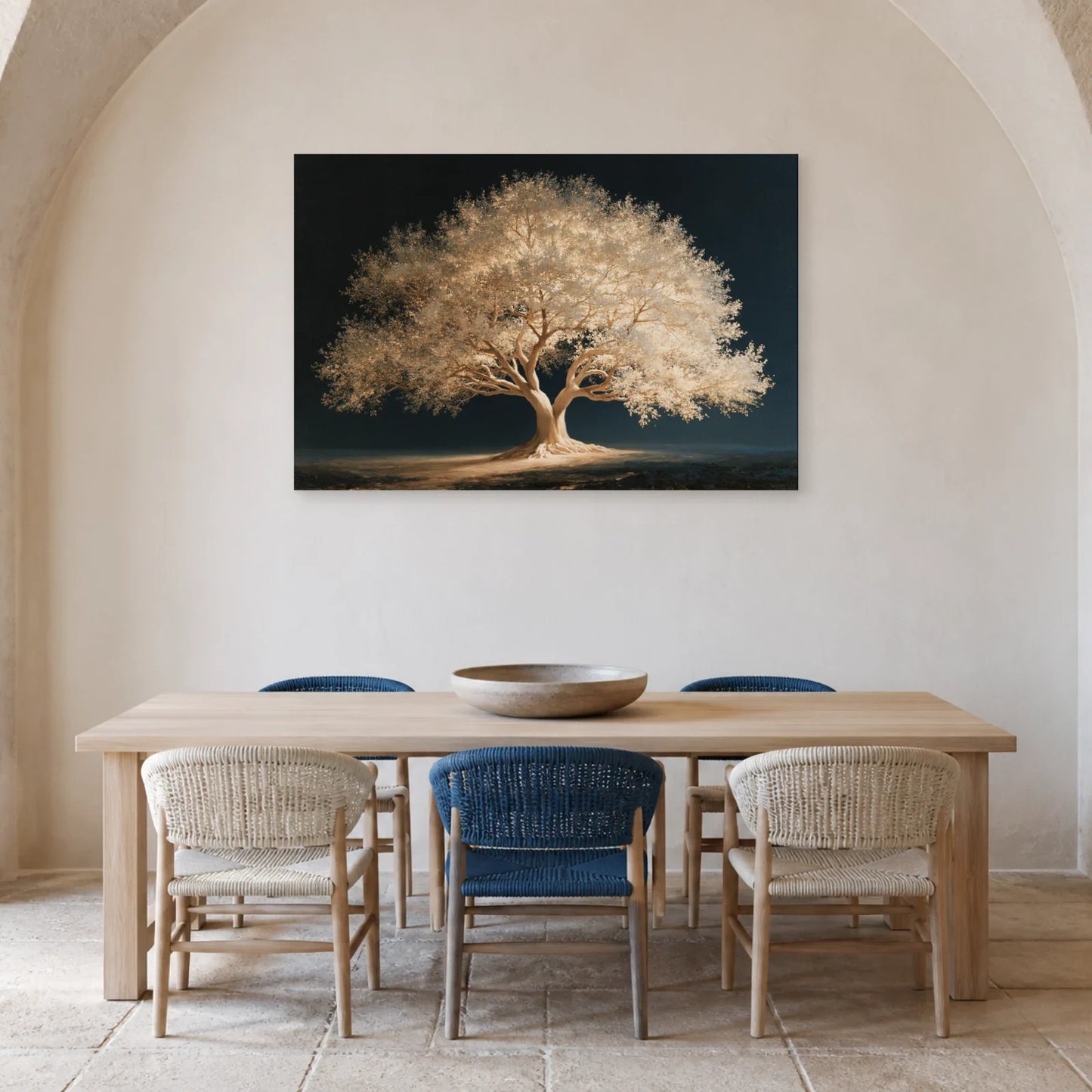 Tableau Arbre de Vie Blanc présenté dans une salle à manger - Art Virtuoso