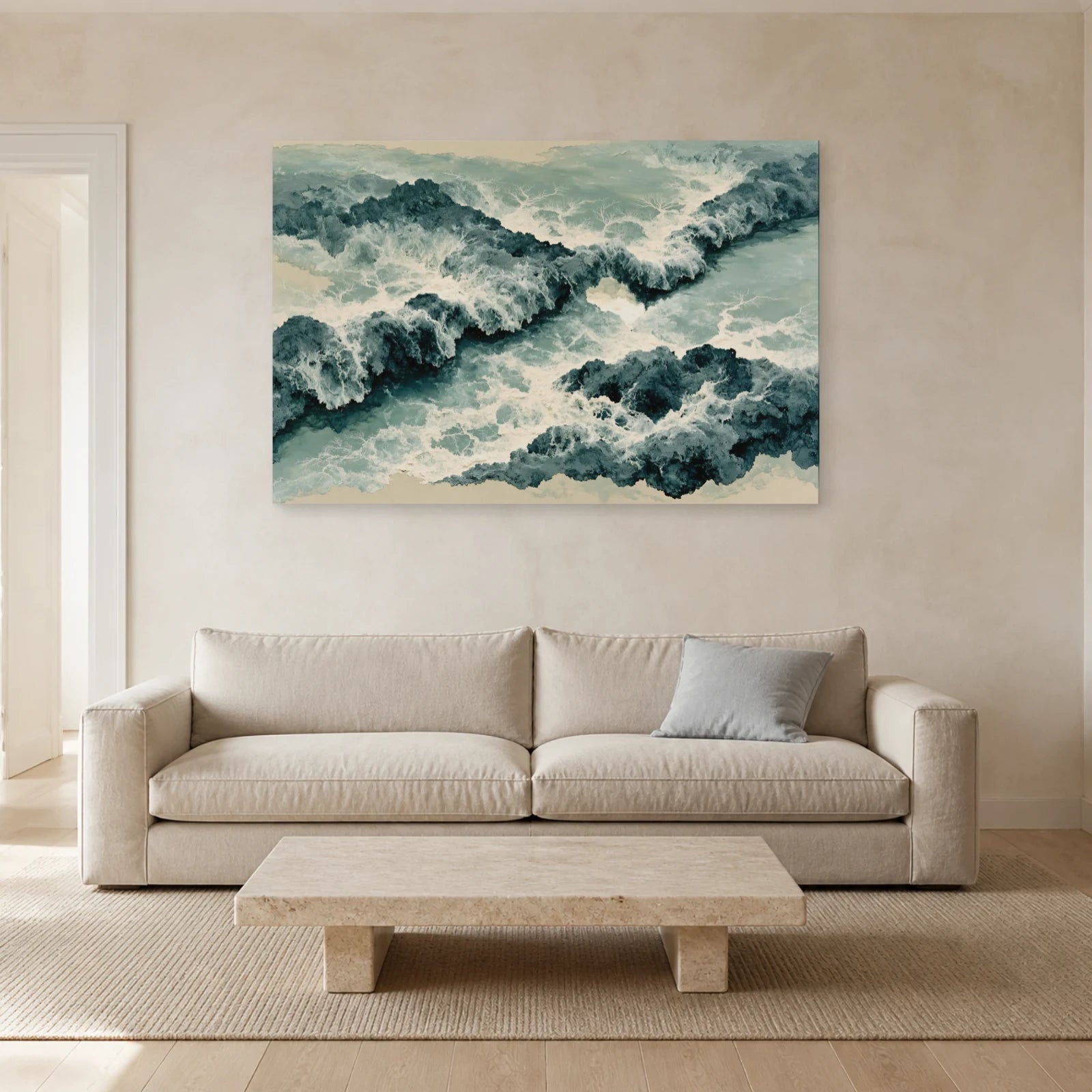 Tableau Mer : Vagues Beige et Gris - Écume Bleu Minéral dans un salon - Art Virtuoso