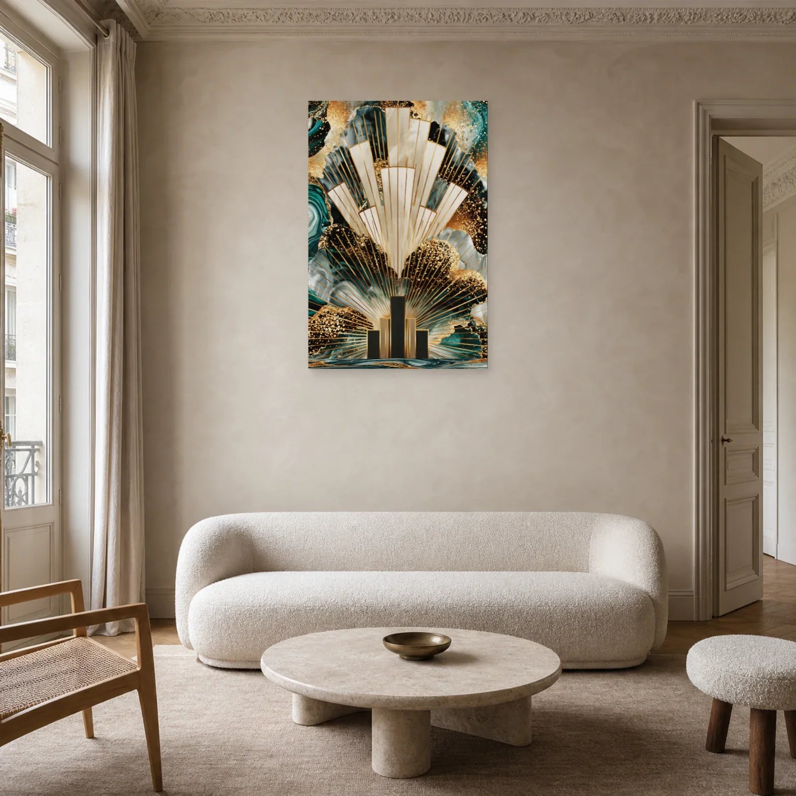 Tableau Art Déco Doré Bleu Canard - Éventail Urbain présenté dans un salon avec velours bleu