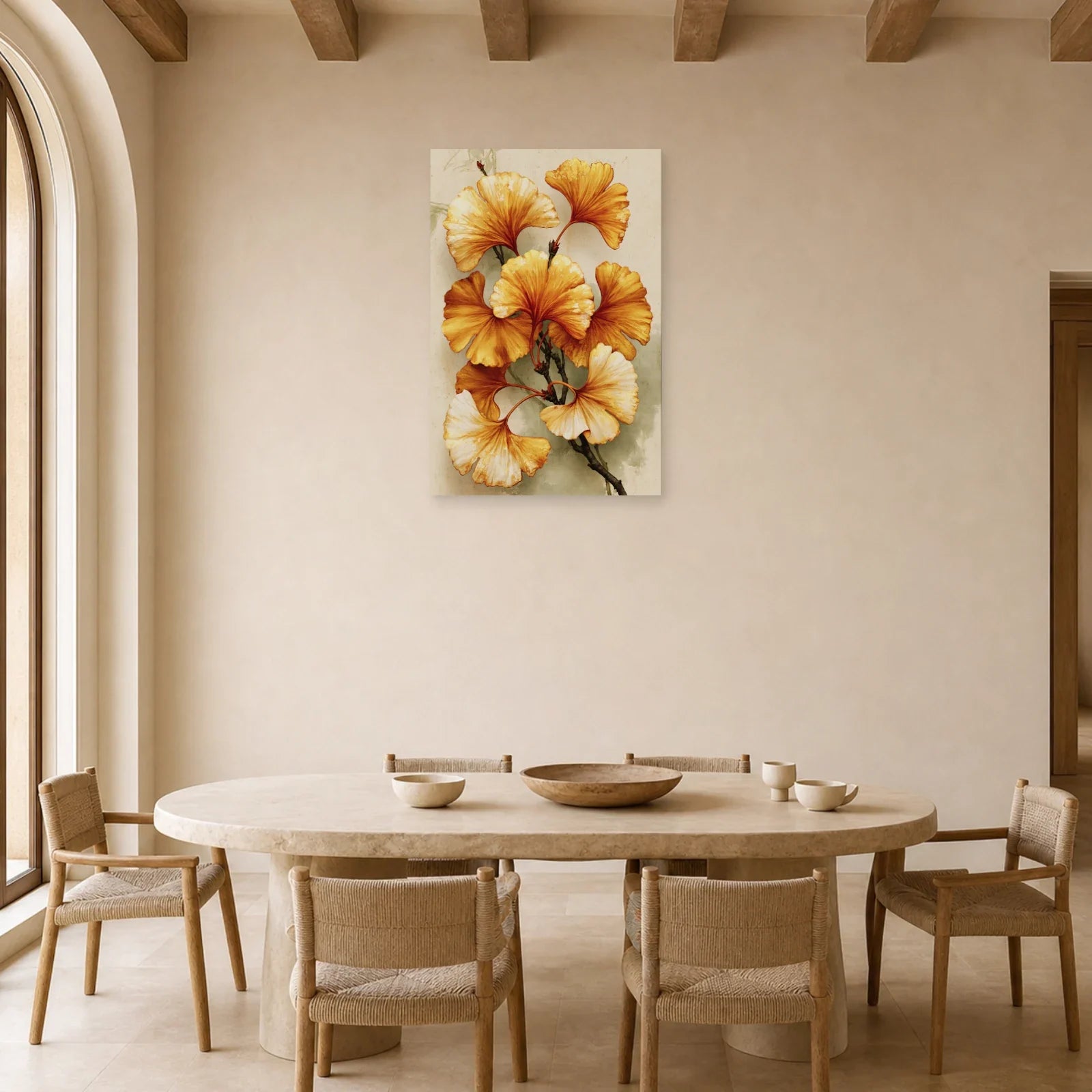 Tableau Ginkgo Doré Beige – Branche Ocre et Ivoire exposé dans une salle à manger