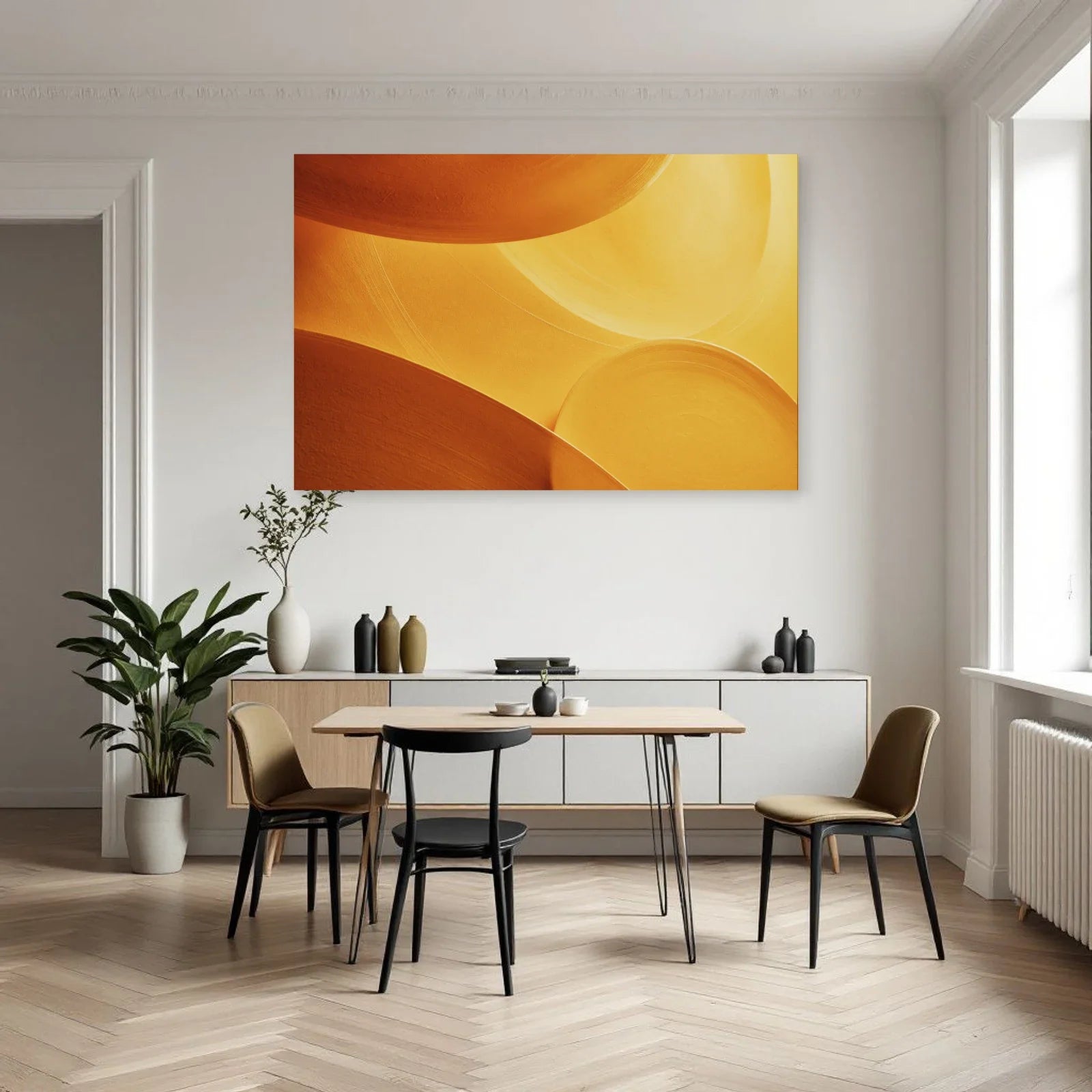 Tableau abstrait cercles jaunes dans une cuisine en bois blond Art Virtuoso