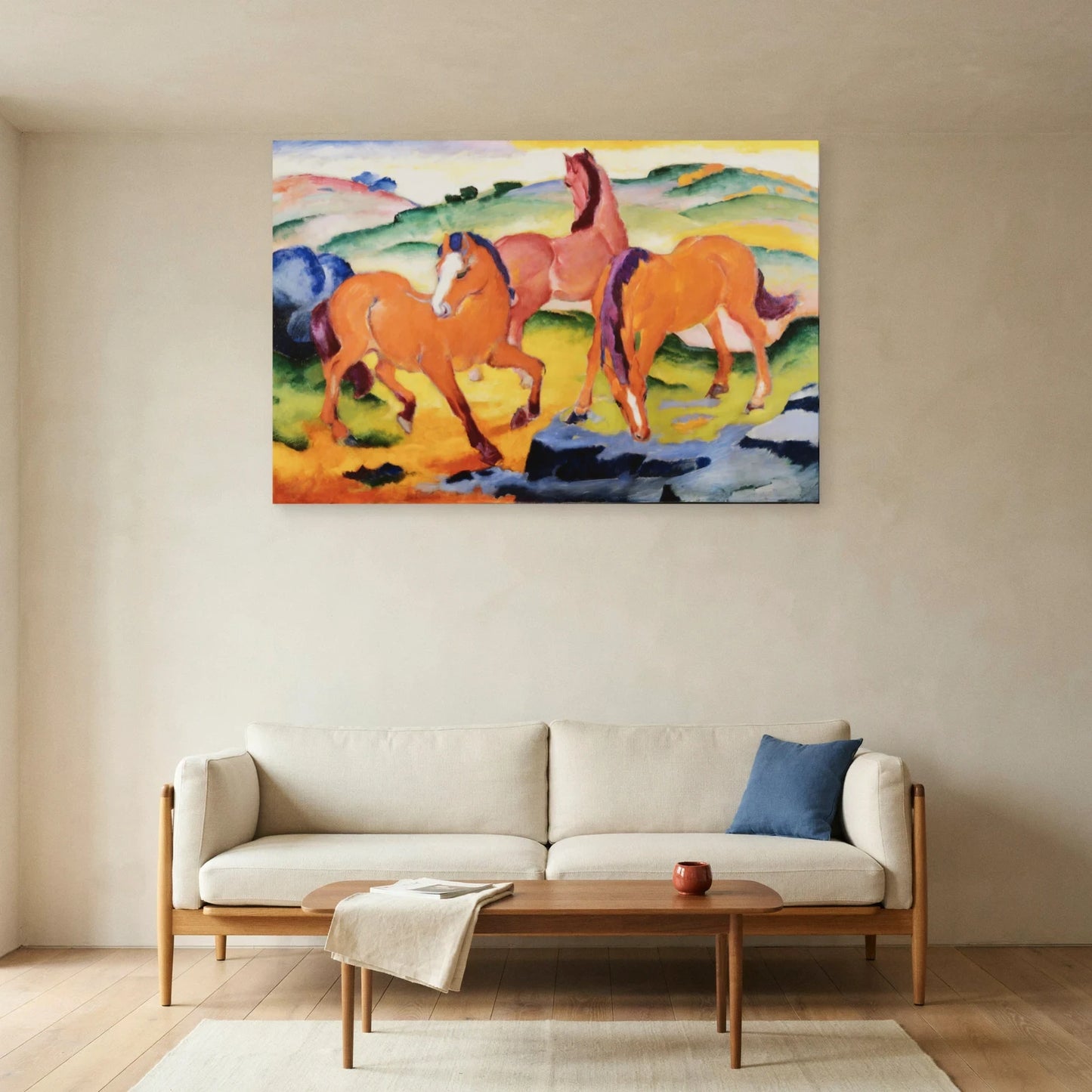 Tableau Chevaux rouges – Franz Marc dans un salon - Art Virtuoso