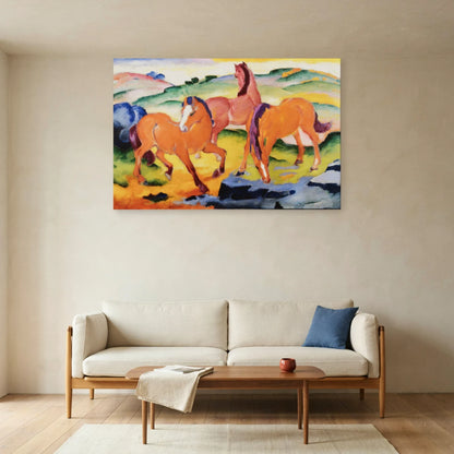 Tableau Chevaux rouges – Franz Marc dans un salon - Art Virtuoso
