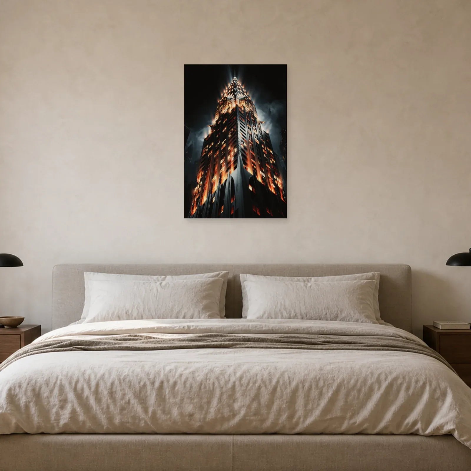 Toile nocturne du Chrysler Building installée dans une chambre