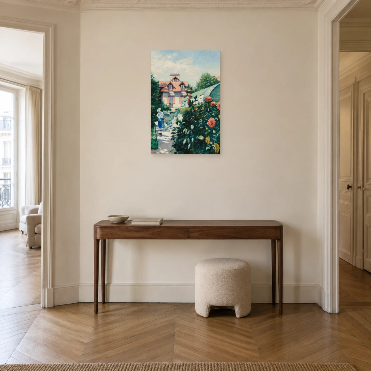 Tableau Dahlias de Caillebotte dans une entrée ou un couloir - Art Virtuoso