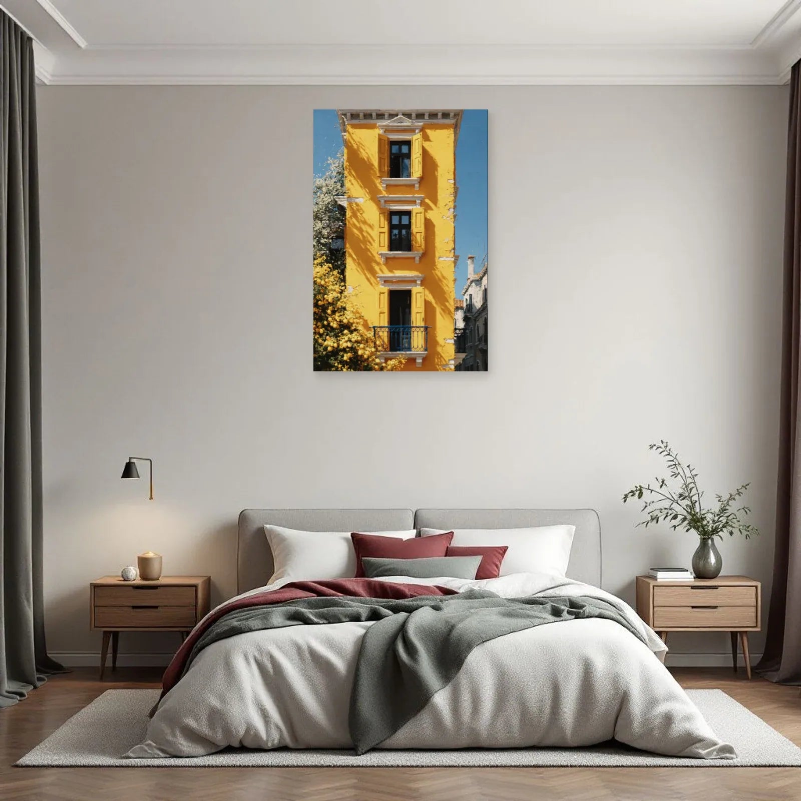 Façade jaune et balcon bleu sur le mur d’une chambre par Art Virtuoso