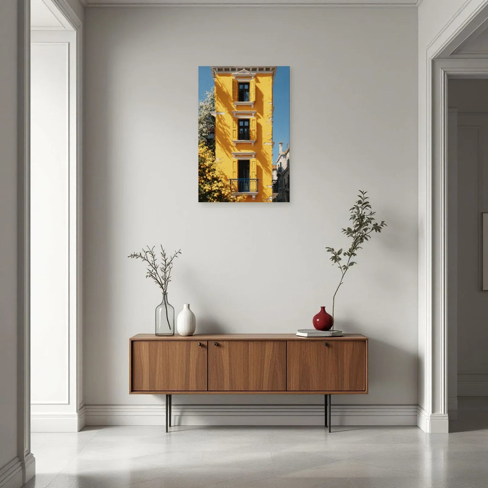 Façade jaune verticale dans une entrée ou un couloir par Art Virtuoso