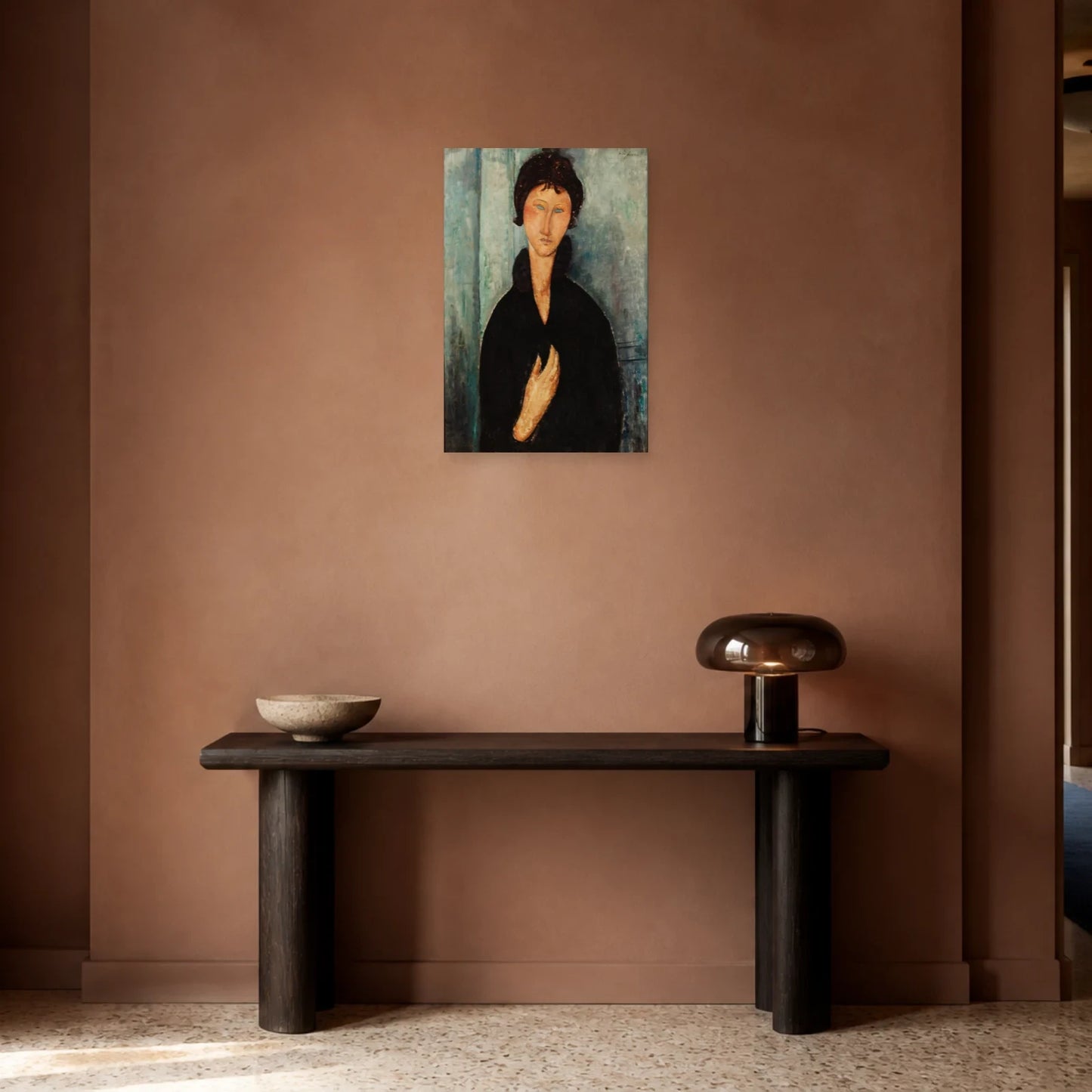 Tableau Femme aux yeux bleus – Amedeo Modigliani dans une entrée ou un couloir - Art Virtuoso
