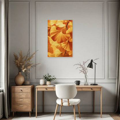 Macro botanique de ginkgo jaune installée dans un bureau élégant par Art Virtuoso