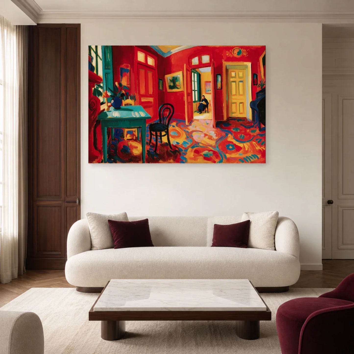 intérieur fauviste rouge avec table turquoise, bouquet et portes jaunes, présenté dans un salon contemporain