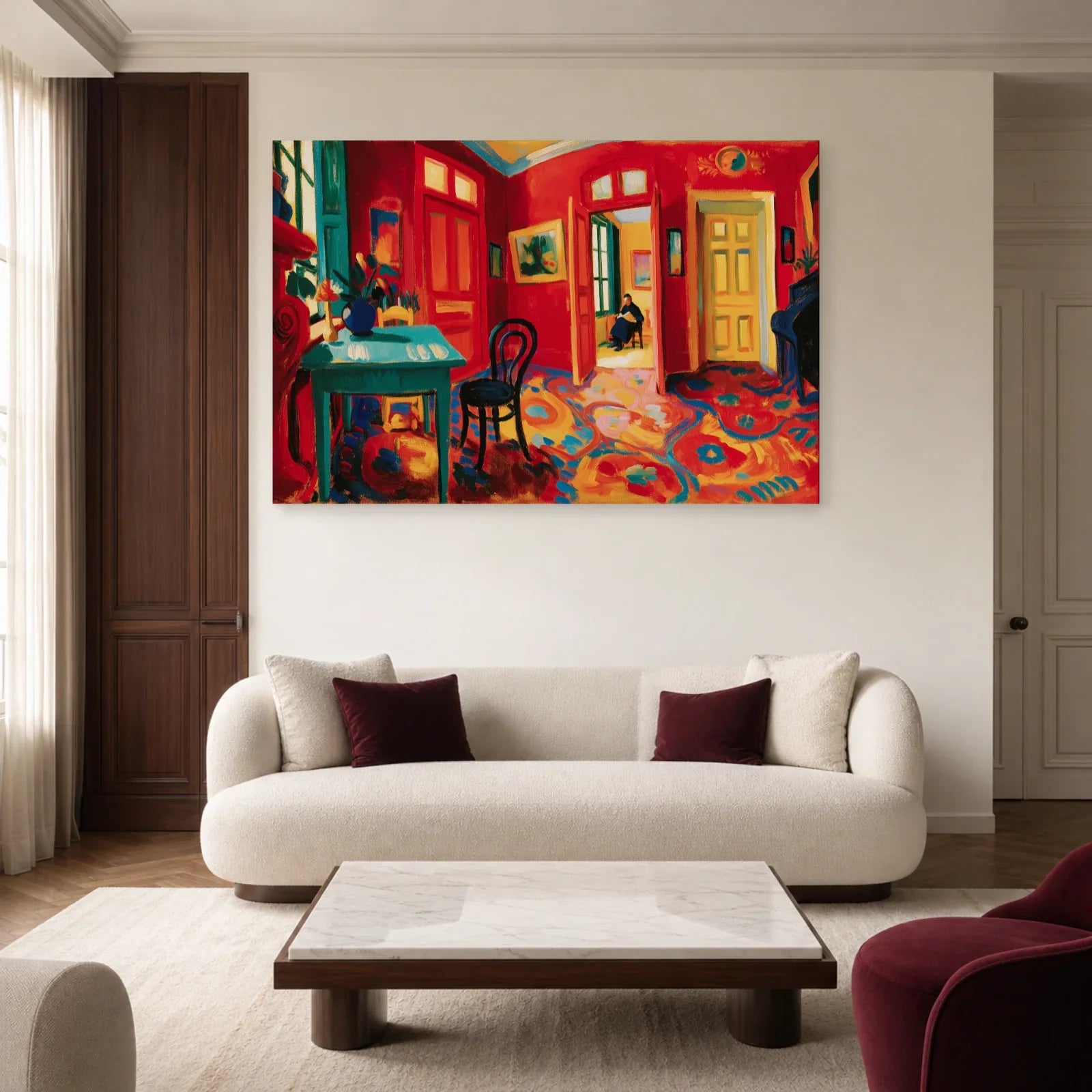intérieur fauviste rouge avec table turquoise, bouquet et portes jaunes, présenté dans un salon contemporain