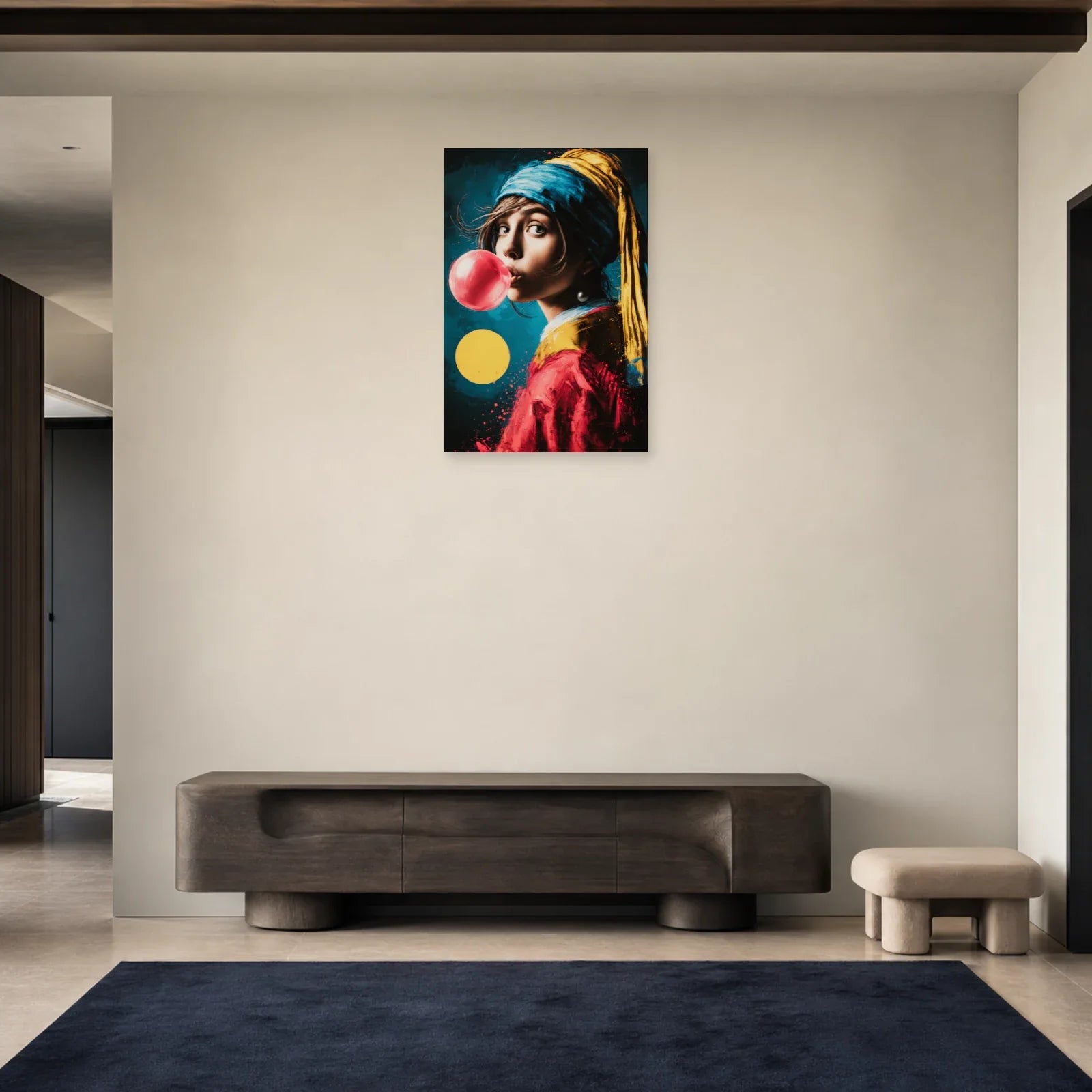 Tableau Jeune Fille à la perle présenté dans une entrée moderne