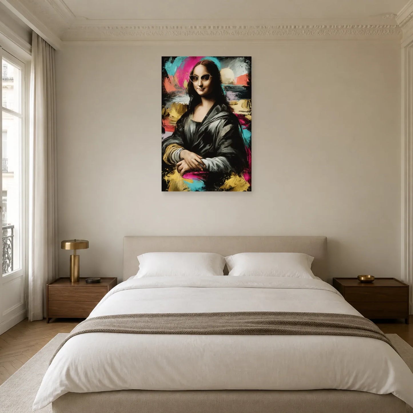 Tableau Mona Lisa aux lunettes papillon présenté dans une chambre