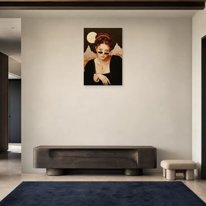 Tableau femme aux verres ovales accroché dans une entrée