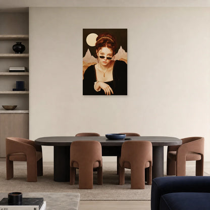 Portrait féminin aux cheveux cuivrés dans une salle à manger