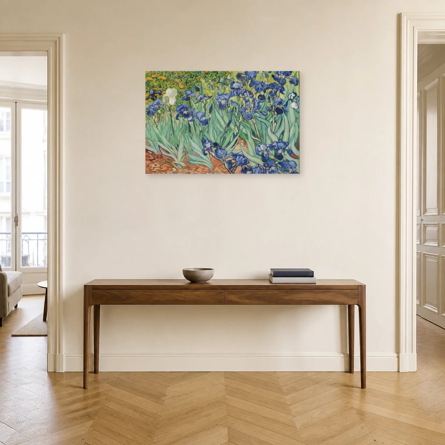 Tableau Les Iris – Vincent van Gogh dans une entrée ou un couloir - Art Virtuoso