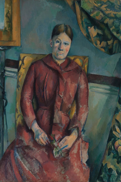 Portrait en robe brique dans un intérieur meublé – format XXL