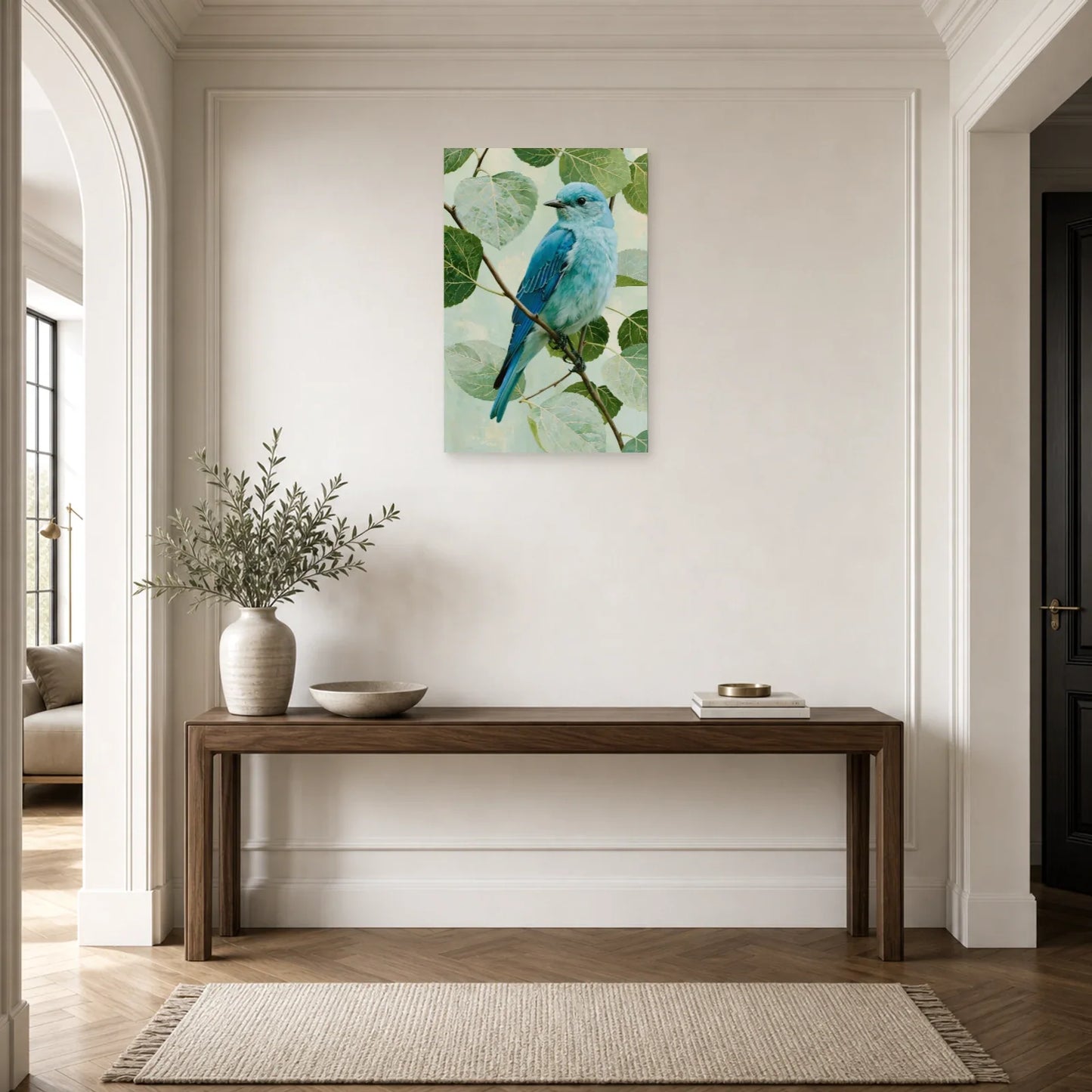Tableau oiseau bleu sur branche avec feuillage vert pale dans une entrée ou un couloir décore