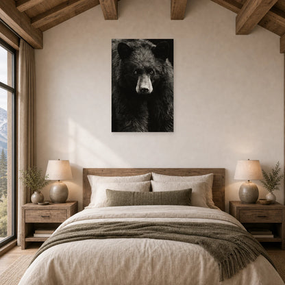 Mockup WebP Tableau Ours Noir Et Blanc Regard Intense dans une chambre - Art Virtuoso