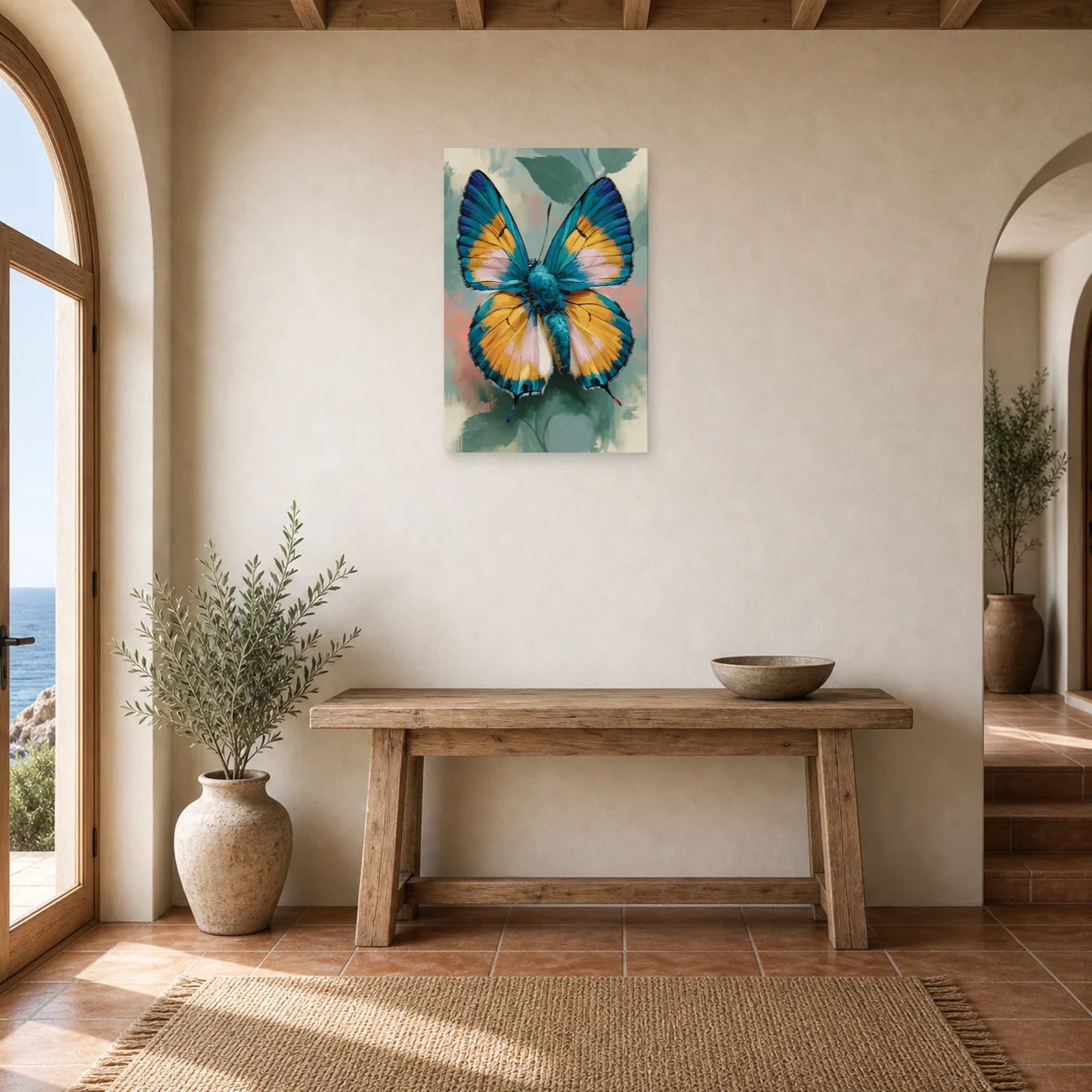 Tableau papillon coloré bleu et jaune aux ailes détaillées dans une entrée ou un couloir décoré