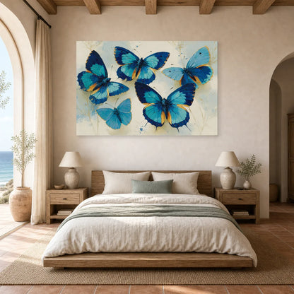 Tableau papillons bleus en aquarelle sur fond clair dans une chambre apaisante